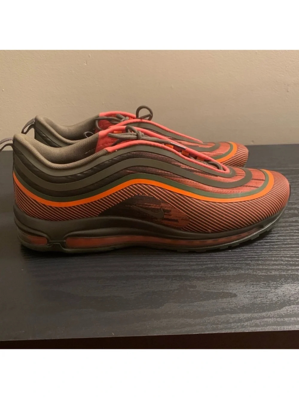 Nike Men’s Olive Brown & Orange Wave-Pattern Sneakers